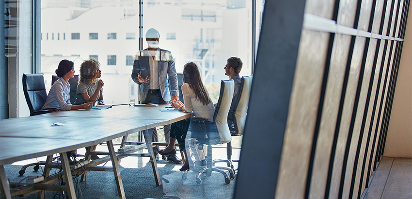 Ein Team ist im Meeting.